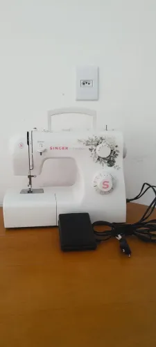 Máquina de costura Singer Tradition doméstica 