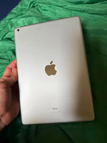 vendo Ipad sem nenhuma marca de uso, único dono. 