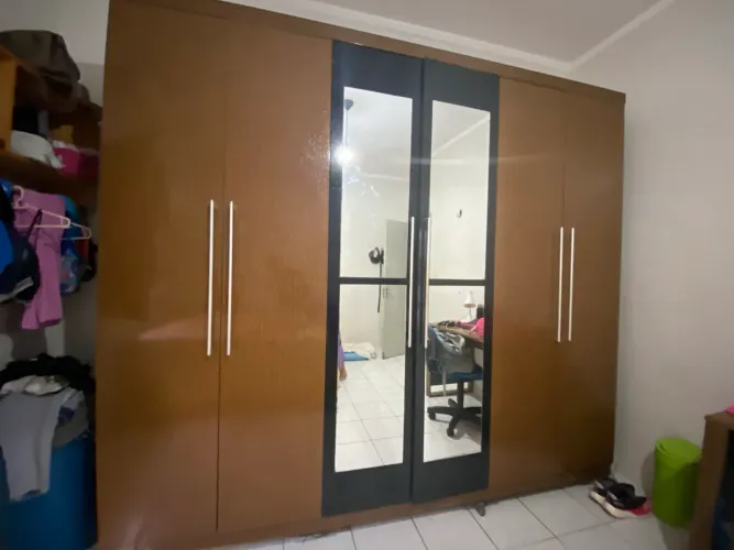 Vendo guarda-roupa 6 portas 