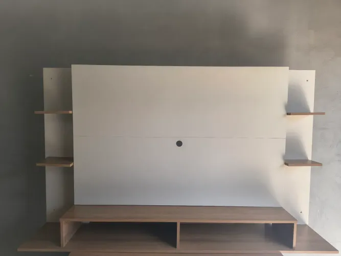 PAINEL GRANDE, SEMI NOVO. 1.80 X 1.10 BOTUCATU. VÃO TV 1.35 X 90