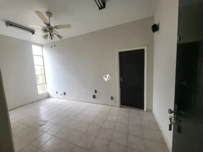 SALA COMERCIAL PARA LOCAÇÃO- CENTRO COMERCIAL 10 DE JULHO - PINDAMONHANGABA/SP