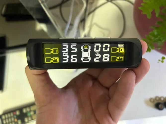 Monitor de Pressão e Temperatura de Pneus para carro