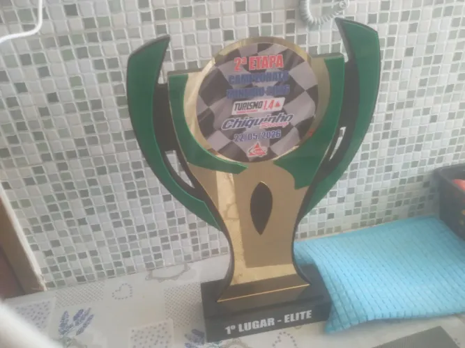 Vendo esse ? troféu