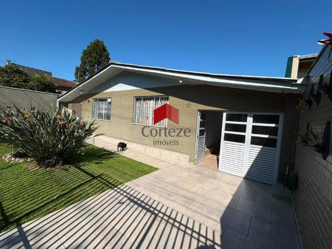 Casa com 220,15m² 4 quartos, à venda, no bairro Pinheirinho em Curitiba