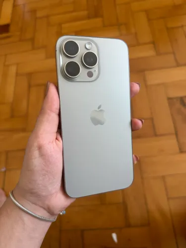 iPhone 15 pro max em ótimas condições 