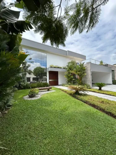 Mansão Exclusiva no Água Cristal | 595m² | 5 Suítes | Porteira Fechada | R$ 10 Milhões.