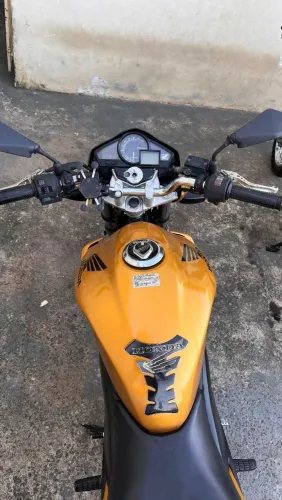Moto toda revisada, motor feito, embreagem cabos trocados relação nova bengalas novas 