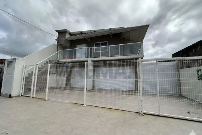 Prédio comercial com 674m2, prox. a Av. Fernandes lima (ideal para clinicas/escritórios), 