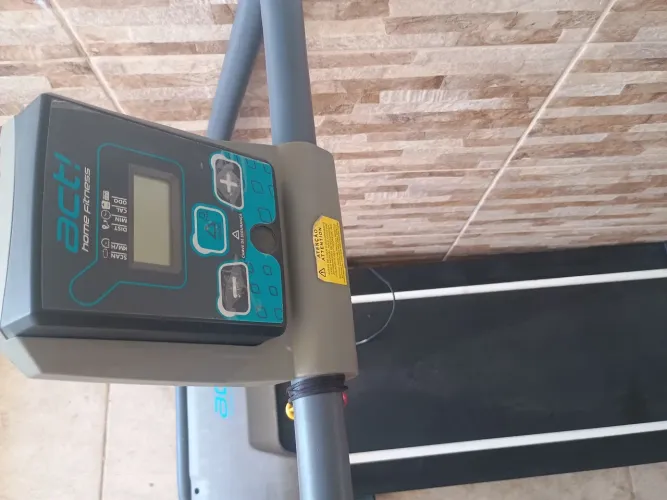 Esteira ergométrica semi novo CLE 10 RS 400,00