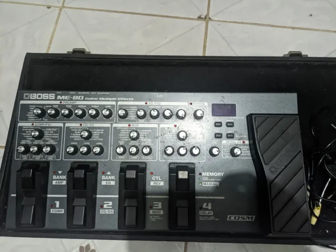 Pedaleira Boss Me80