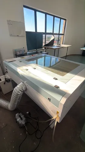 Máquina Laser COz Zumaq CNC ZM 1080 + Chiller CW-5000