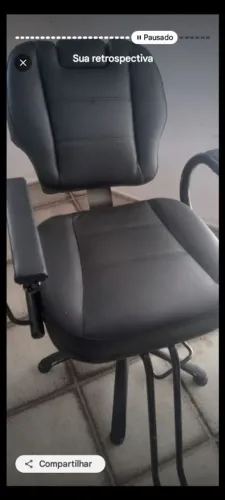 Vendo uma excelente cadeira para barbearia reclinável hidráulica funcionando perfeitamente
