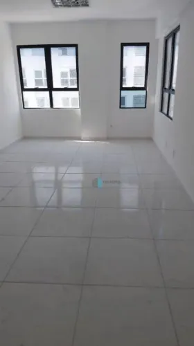 Sala no Trindade Shopping, com 34,30 m2. Com BWC e Chuveiro