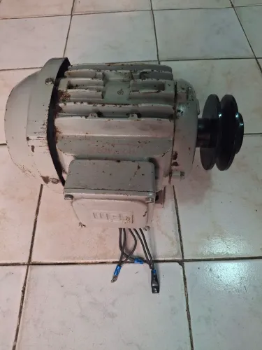 Motor trifásico 220v Weg 1,5cv alta...aceito cartão de crédito e pix