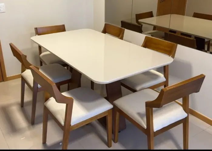Mesa de jantar conquiste com cadeira em madeira 