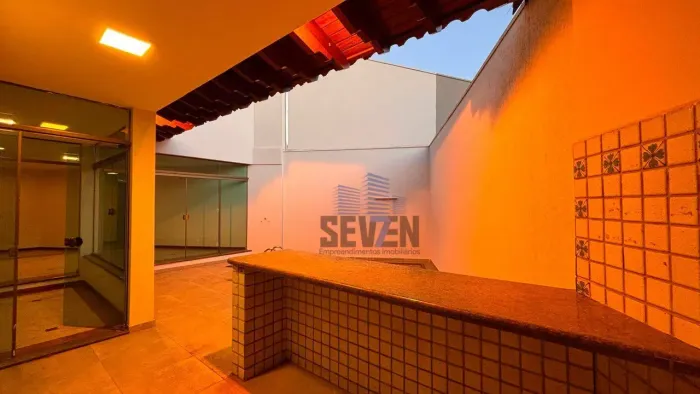 Sobrado à venda e para locação no Jardim Estoril IV em Bauru | 4 suítes | Piscina | Área g