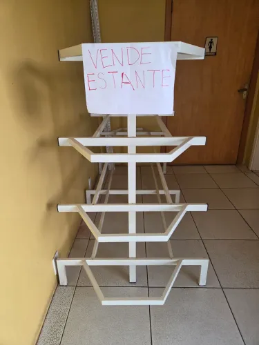 estante de metal para loja
