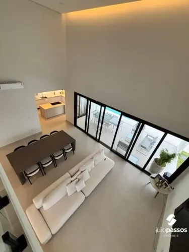 Casa à venda no Condomínio Tahaa Home Resort com 505m² de área construída, 5 suí