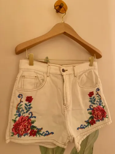 Short jeans Farm Rio bordado off white 38