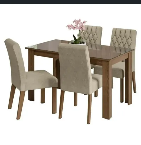 Mesa com 4 cadeiras madesa
