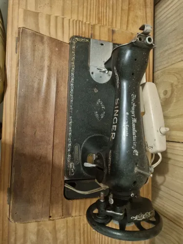 Vendo maquina singer antiga.