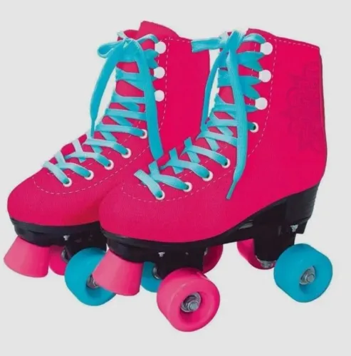 Patins clássico 4 rodas N° 35. Usado poucas vezes, em perfeito estado de conservação.
