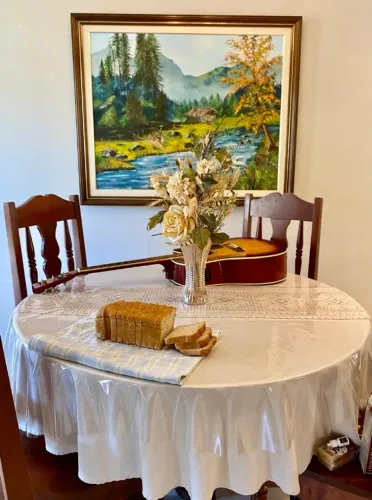 Mesa Clássica de Mogno e Cerejeira