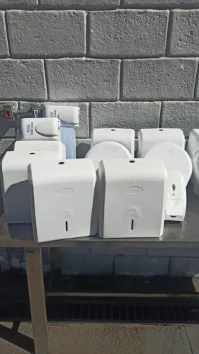 Dispensers Premisse para Papel Toalha, Sabonete Líquido, Papel Higiênico e Álcool Gel