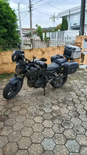 CB 500 Hornet 2026 com 12.000 Km.