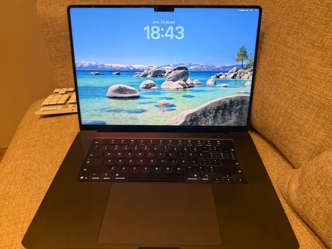 MacBook Pro m5 max 128gb ram 2tb ssd