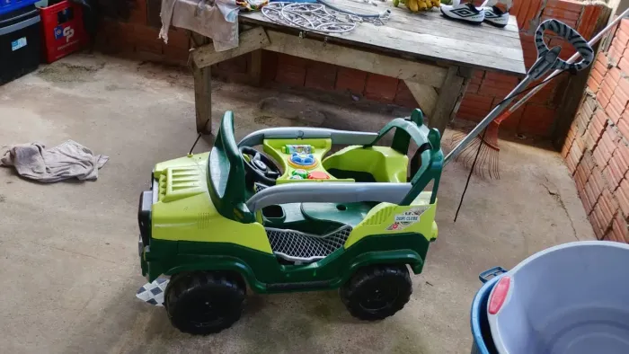 Vendo carro de criança 