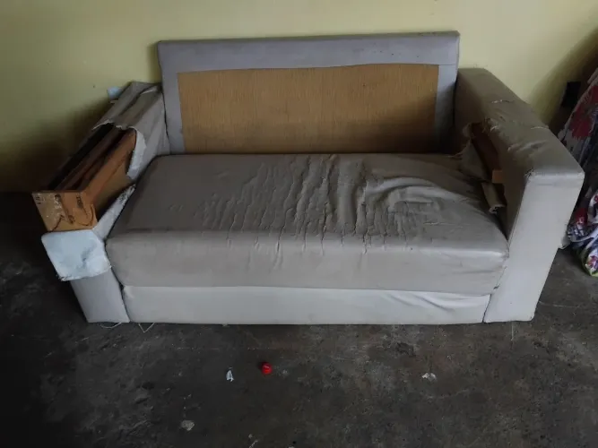 Vendo esse sofá-cama para reforma número para contato *