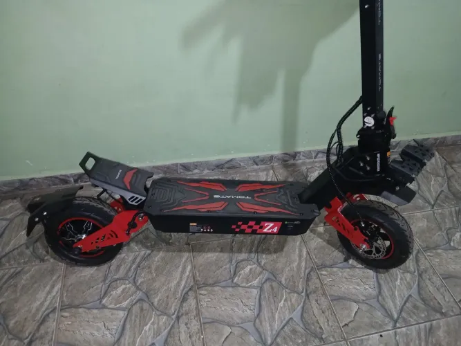 Patinete tomate novo com garantia de 12 meses 