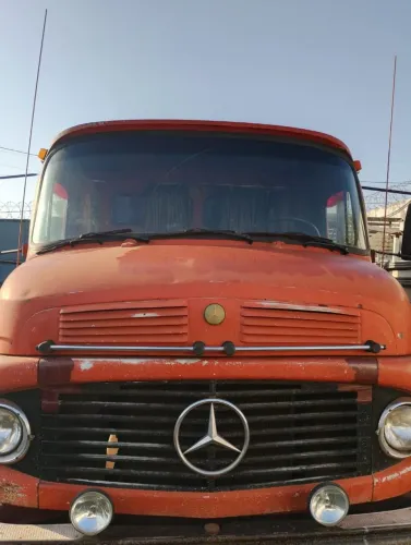 Caminhão MB1513