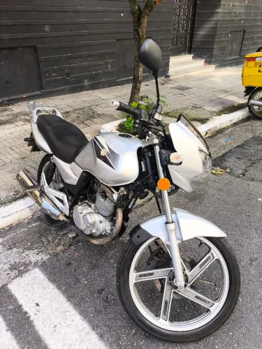 Suzuki GSR125S