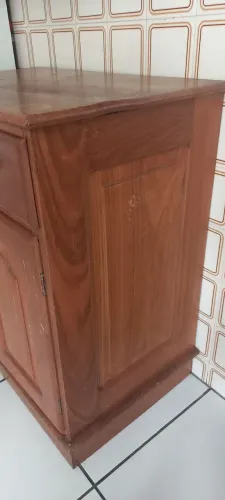 Cômoda em madeira angelim