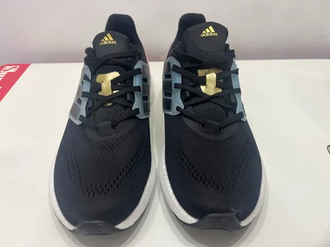 Tênis adidas