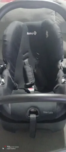 Vendo um carrinho de bebê semi-novo só tenho arranhão mas está semi-novo e o bebê conforto