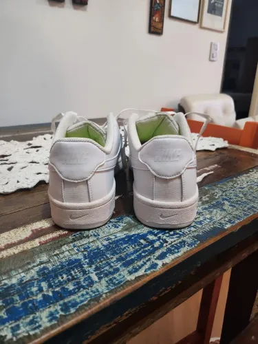 Tênis Nike court royale