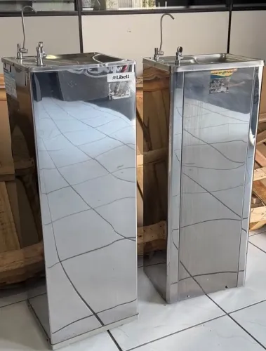 OPORTUNIDADE! VENDEM-SE 2 BEBEDOUROS INDUSTRIAIS EM INOX!
