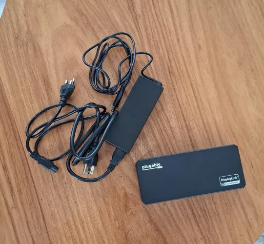 Plugable estacão de acoplamento conectável UD- 6950PDZ.
