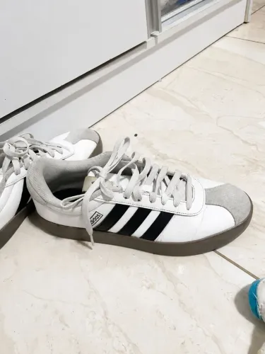 Tenis adidas court usado