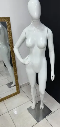 Manequim feminino