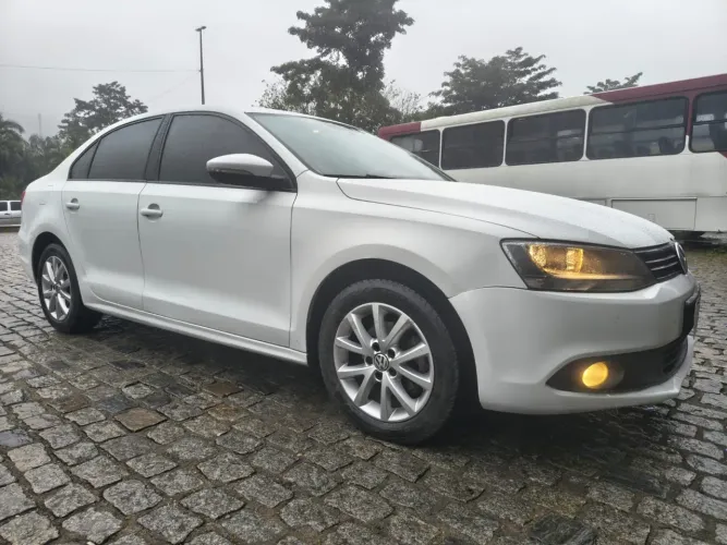Volkswagen Jetta Comfortline 2.0 T.flex 8V 4P Tipt. 2014