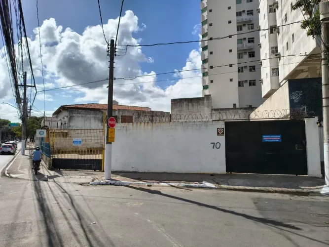 Terreno de esquina na entrada de Jardim da Penha com 615m²
