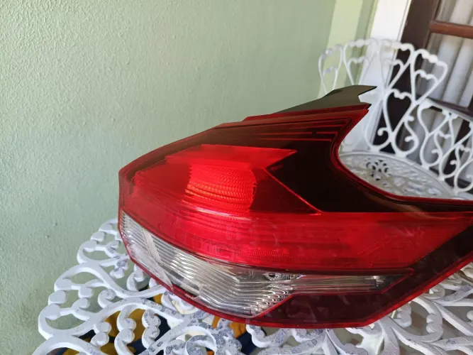 Lanterna traseira direita do Nissan kicks 2018 a 2020