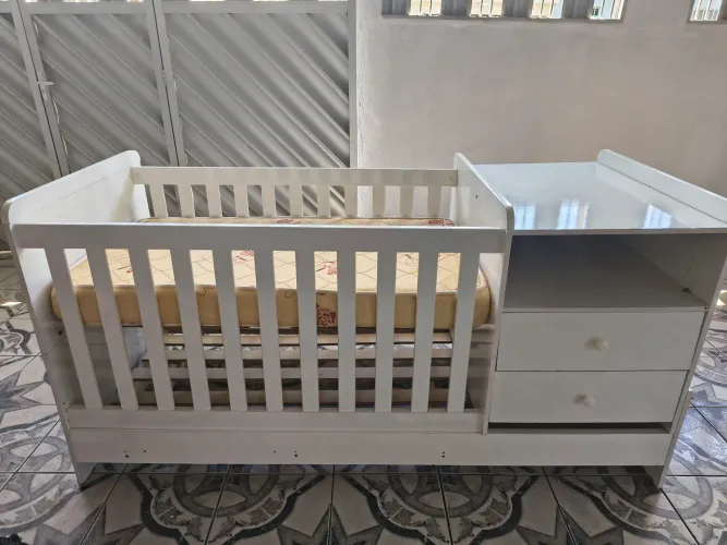 Berço cama branco com gaveteiro