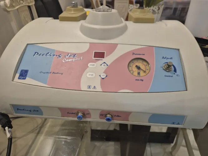Peeling Jet Compact