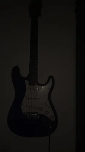 Guitarra com aplificador novo