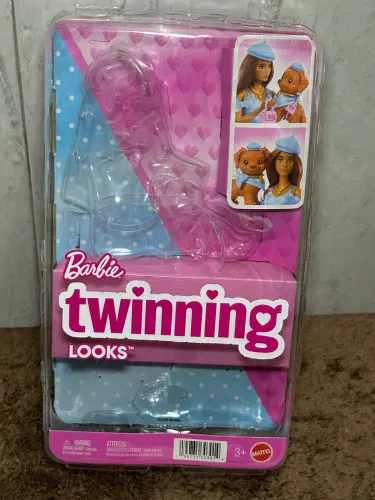 Caixa boneca barbie twinning looks iguais cachorrinho
